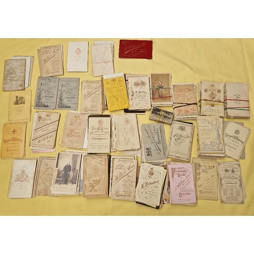 128 - A box of assorted loose photographs, cabinet cards, CDV cards, approximately 600.