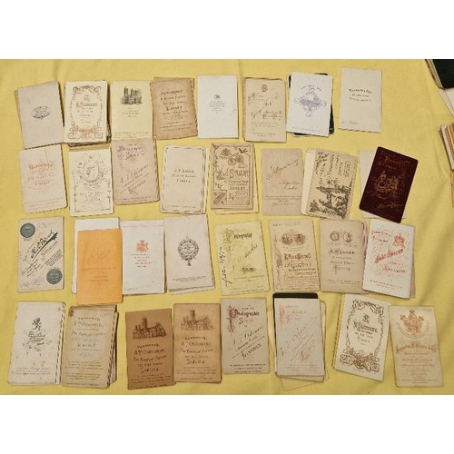 128 - A box of assorted loose photographs, cabinet cards, CDV cards, approximately 600.