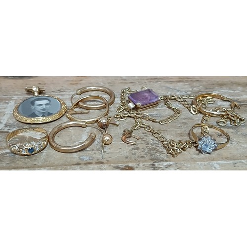 457 - A mixed lot of jewellery including an antique hallmarked 18ct gold diamond and sapphire ring, weight... 