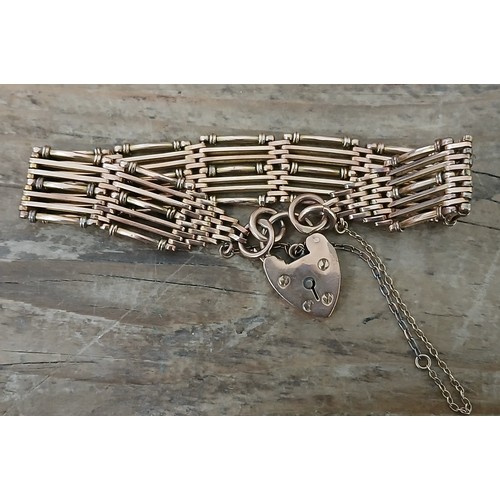 463 - An antique gate bracelet, heart shaped padlock clasp, marked '9ct', length 18cm, weight 22.7g.