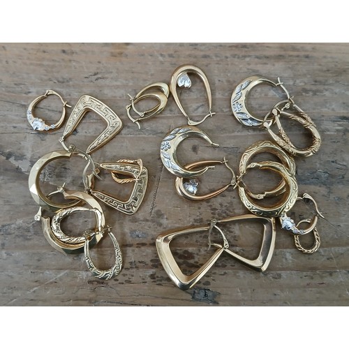 454 - A quantity of earrings, marked '375' or similar, gross weight 11.1g.