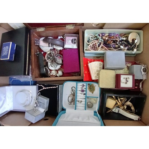 443 - A box of assorted costume jewellery including silver.