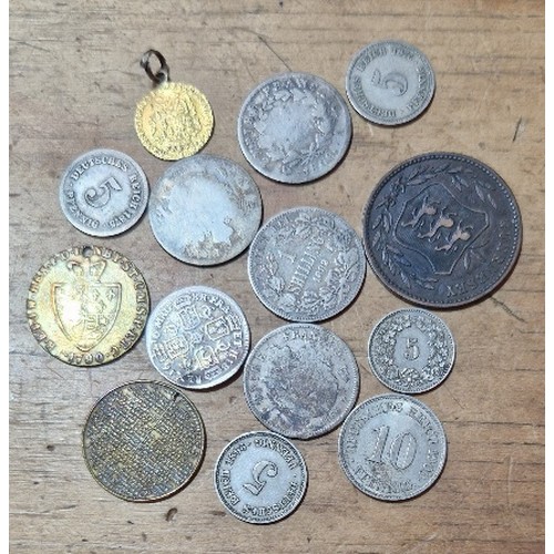 428 - A small quantity of coins to include silver & a small gold coin etc.