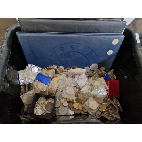 433 - A box of assorted GB & world coins