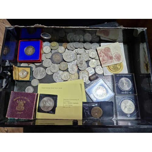 436 - A box of assorted GB & world coins & banknotes