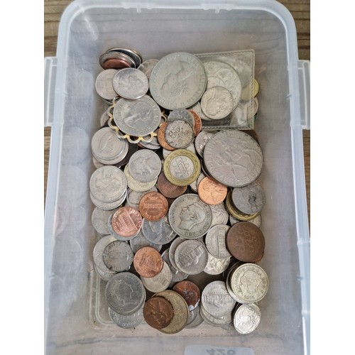 426 - A tub of assorted GB & world coins.