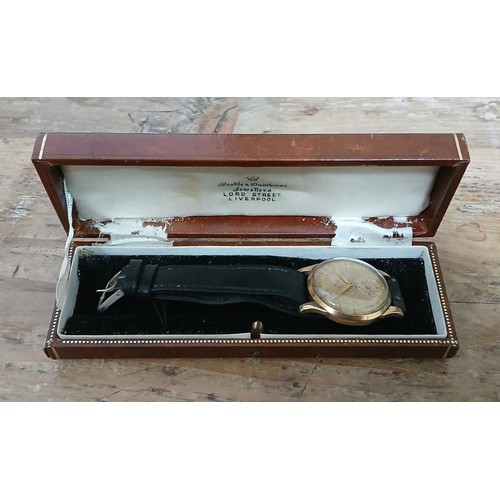 470 - A 9ct gold Smiths De Luxe wristwatch, case diameter 33mm, leather strap, with Boodle & Dunthorne box... 