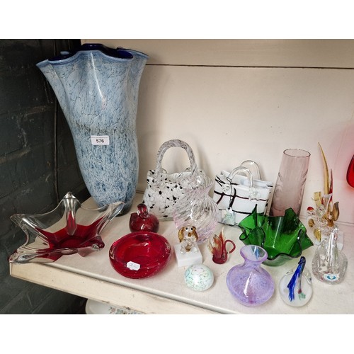 576 - Art glass - 15 items including Whitefriars, Wedgwood Glass, Laguna handbag etc.