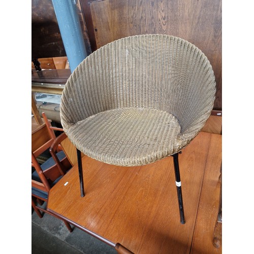 926 - A Lusty Lloyd Loom wicker chair.