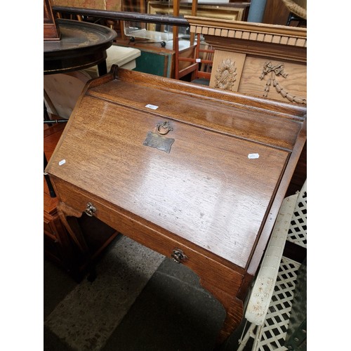 947 - A late Victorian oak bureau.