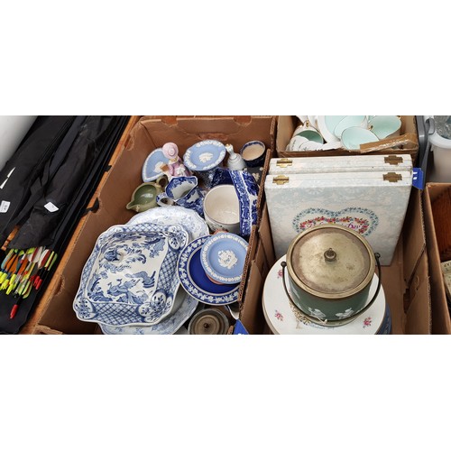 422 - 2 boxes of assorted ceramics to include Wedgwood etc.