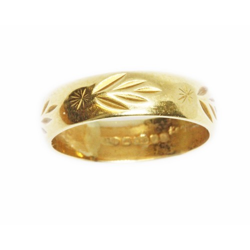 15 - An 18ct yellow gold wedding band, London 1997, weight 4.3g, size O.