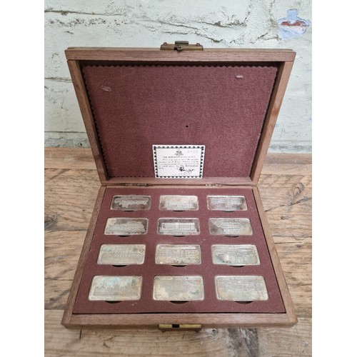 444 - A cased set of twelve sterling silver ingots depicting Royal Palaces, Birmingham Mint.