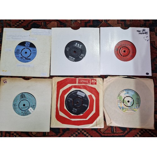 110 - A box of 1960s/1970s soul 45s on UK labels.