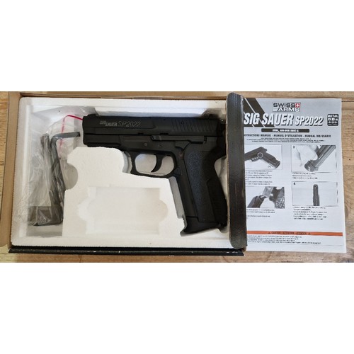 12 - A Sig Sauer SP2022 4.5mm calibre Co2 air BB gun, serial no.SP 206 005 GN, 19cm long, in original box... 