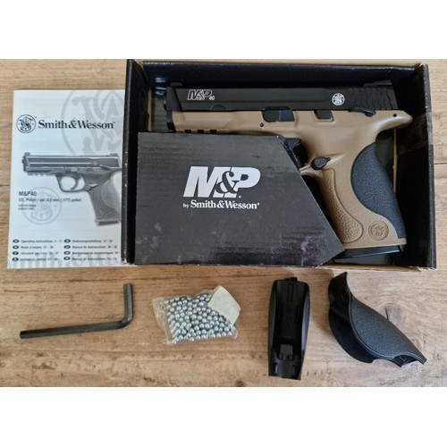 15 - A Smith & Wesson M&P 40 4.5mm calibre Co2 BB air gun, serial no.15M15193, 20cm long, in original box... 