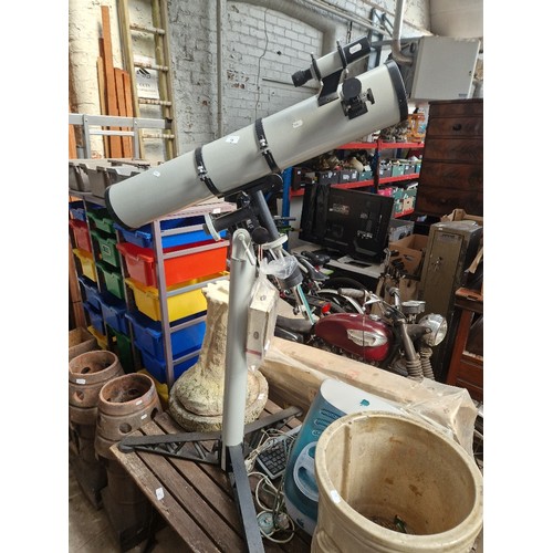 15 - An Amateur Astronomer (Russian) reflecting telescope on metal stand, together with a box of lenses e... 