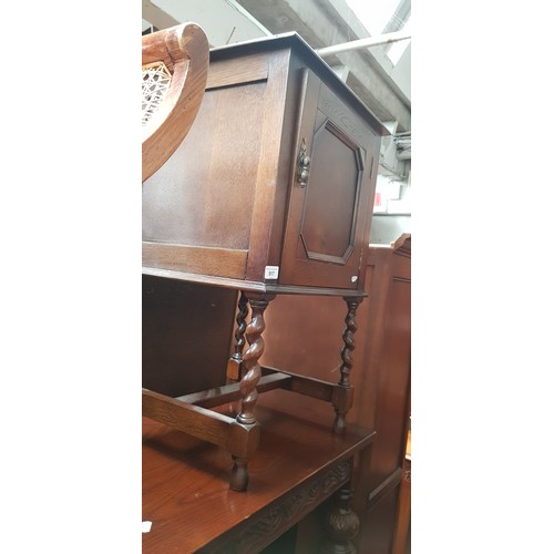 917 - A 1920s oak pot cupboard with twist legs.