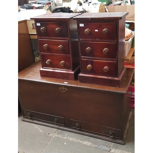 987 - A 19th century oak bedding box and a pair of pine bedside cabinets.