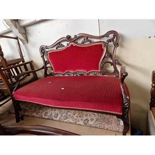 970 - An Edwardian mahogany salon suite comprising settee and two armchairs.