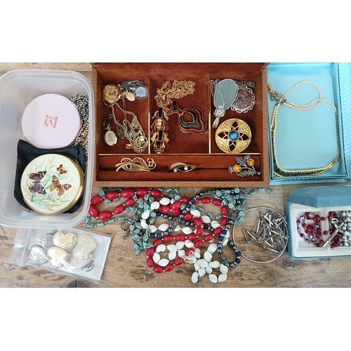 164 - A quantity of assorted costume jewellery.