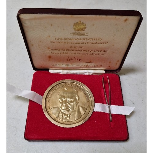 285 - A Toye, Kenning & Spencer Ltd. Churchill Centenary picture medallion, gold plated on sterling silver... 