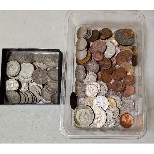 287 - A tub of assorted mainly GB coins to include a tray of 382gs of half crowns, two shillings and one s... 