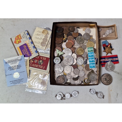 288 - A tray of assorted GB/world coins, banknotes, tokens & medals to include some silver threepences etc... 