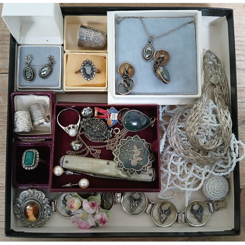 176 - A tray of assorted jewellery including silver, hallmarked silver thimbles, hematite, chrysoprase etc... 