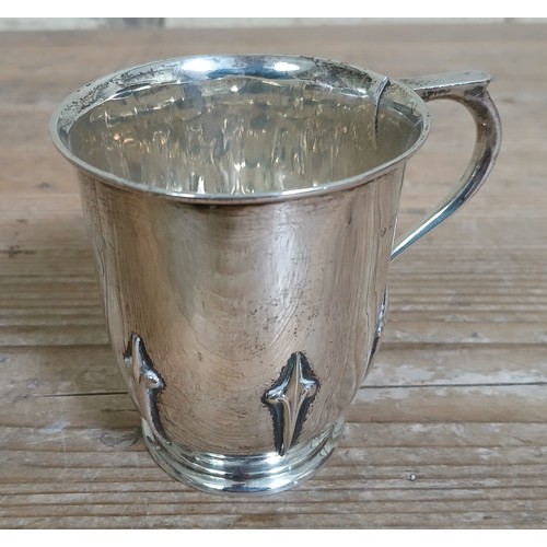 209 - A hallmarked silver tankard, height 8cm, weight 4ozt.