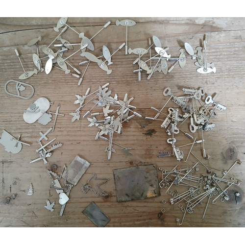 178 - Assorted jewellery comprising pin badges marked 'Silver' and parts, gross weight 158g.