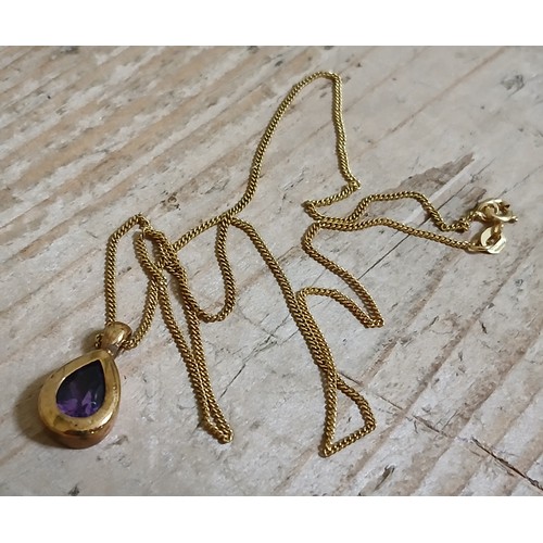 262 - A 9ct gold amethyst pendant on chain, import amrks, gross weight 4.15g.