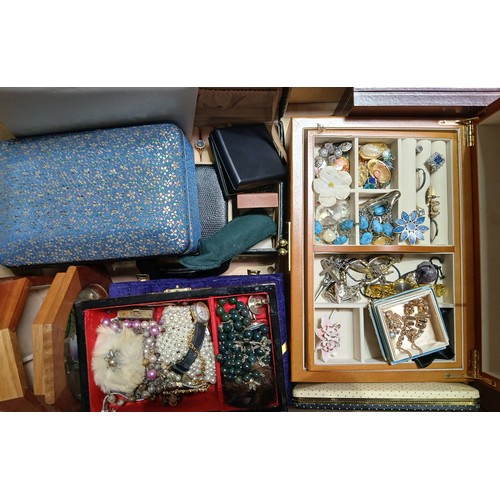 180 - A box of assorted costume jewellery.