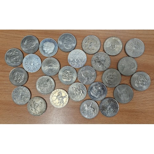 307 - A tray of assorted GB & world coins to include various commemorative crowns etc.