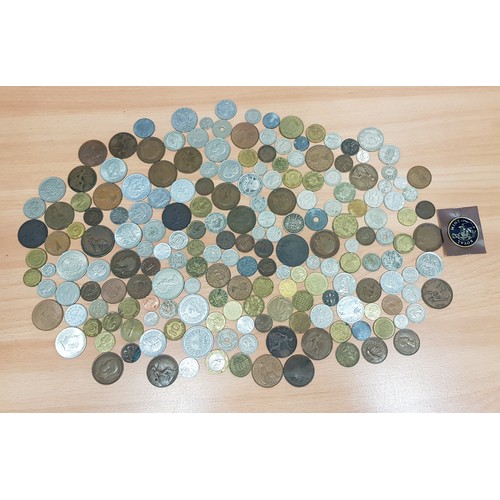 307 - A tray of assorted GB & world coins to include various commemorative crowns etc.