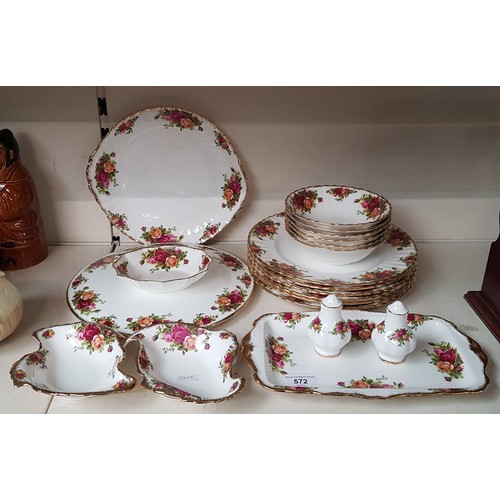 572 - Royal Albert Old Country Roses - 6 dinner plates, 6 bowls, salt & pepper, cake stand 28.5cm diameter... 