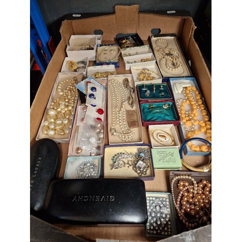 155 - A box of vintage costume jewellery.