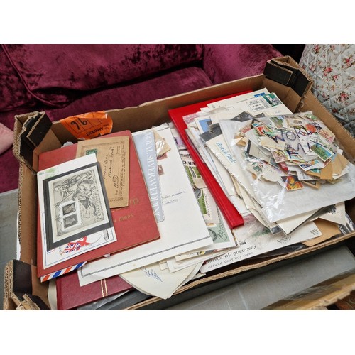 370 - A box of assorted stamp albums, covers & loose stamps.