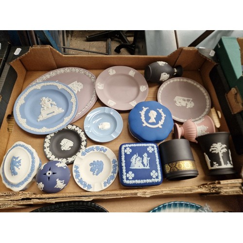 481 - A box of mixed Wedgwood jasperware.