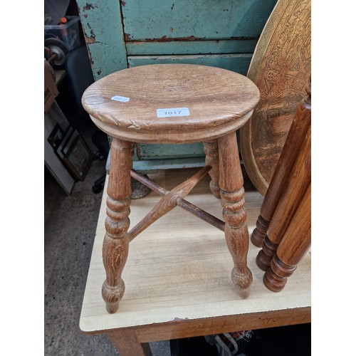 1017 - A Victorian elm stool.