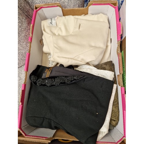 435 - A box of women's 1950s and 60s vintage jackets