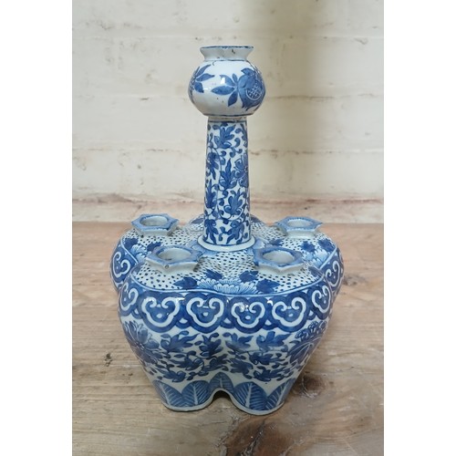 76 - A Chinese 19th century porcelain tulip vase, underglaze blue and white decoration, height 24cm.