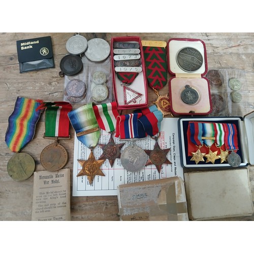 69 - Assorted medals comprising a WWI Victory medal awarded to G-52688 PTE. D.G BOWRY. MIDD'X R., a WWI M... 