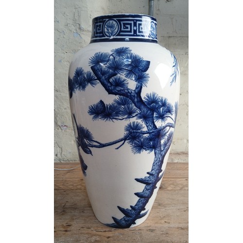 95 - A large Mintons blue and white transfer printed pottery vase or stick stand, date mark for 1909, hei... 