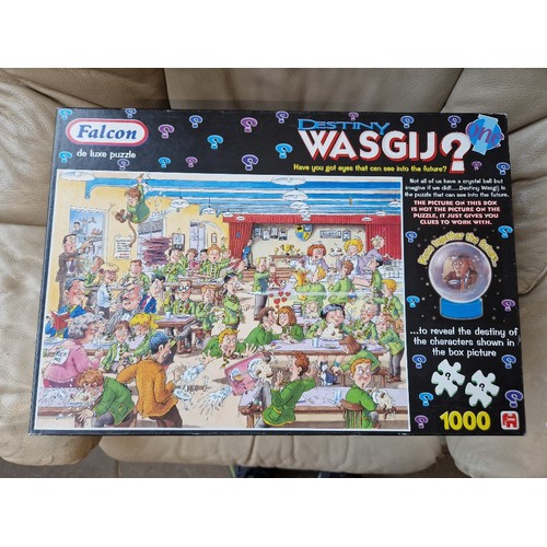 85 - A large collection of Wasgij puzzles, jigsaws, 3D puzzles, etc.