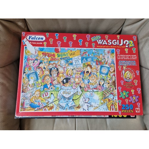 85 - A large collection of Wasgij puzzles, jigsaws, 3D puzzles, etc.