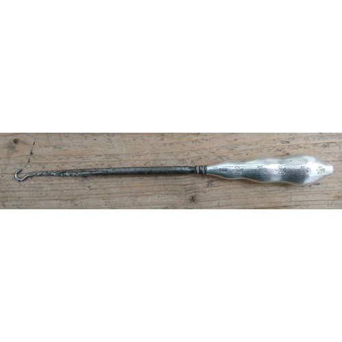 191 - Silver handle Birmingham hallmarked 1914 lace boot hook, with Steel hook length 25.5cm.