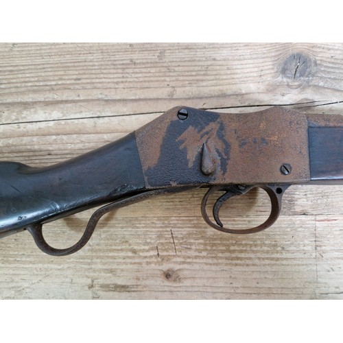 40 - A 19th century British Martini-Henry 577/450 military rifle, barrel indistinctly marked, total lengt... 