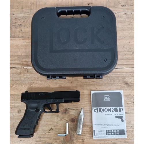 6C - A Glock 17 .177 calibre Co2 air pistol, serial no.DA052700, 20cm long, in hard Glock case with manua... 