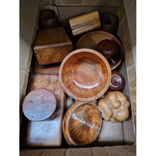 60 - A box of assorted treen to include bowls, boxes & ornaments etc.